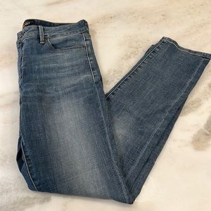 Lucky Brand skinny jeans. Size 10. Worn once. No holes/tears/distressing.